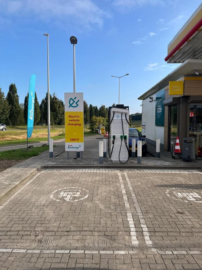 Foto's Shell Recharge Charging Station