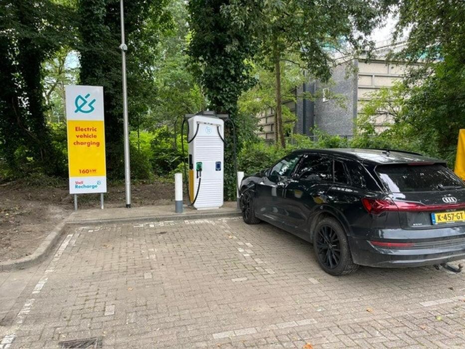 Foto's Shell Recharge Charging Station
