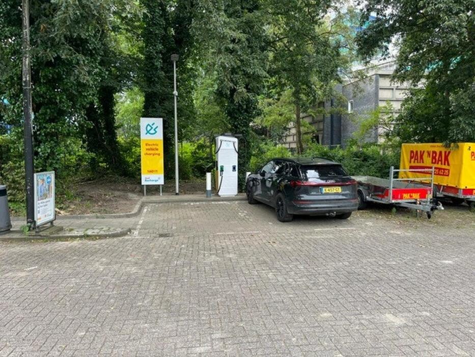 Foto's Shell Recharge Charging Station