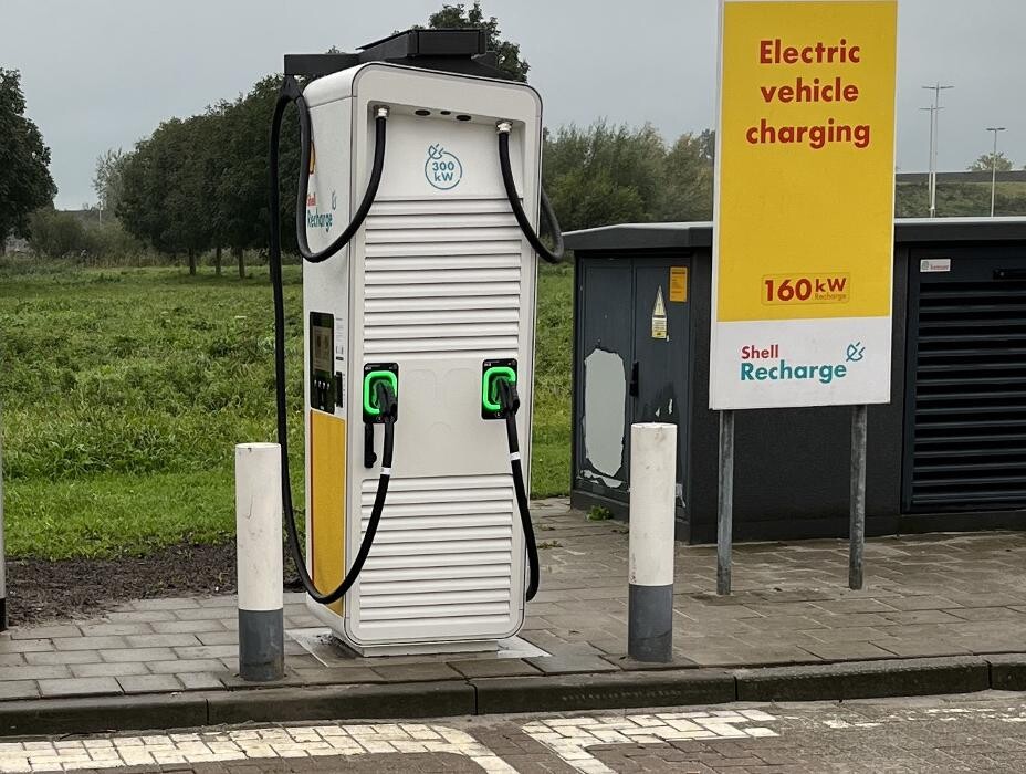 Foto's Shell Recharge Charging Station