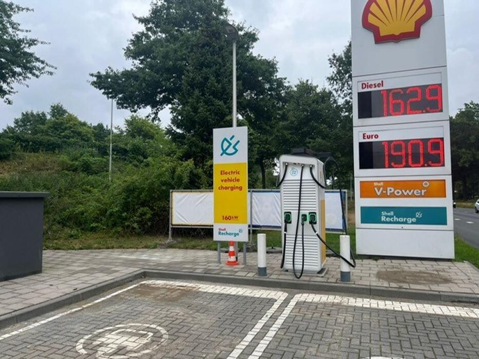 Foto's Shell Recharge Charging Station