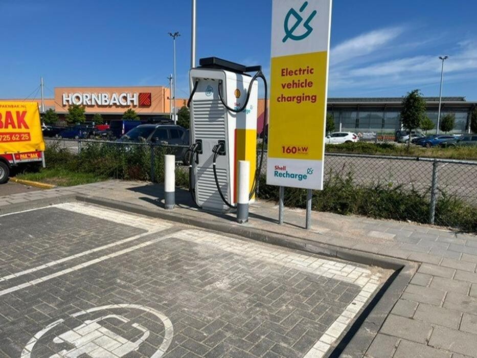 Foto's Shell Recharge Charging Station