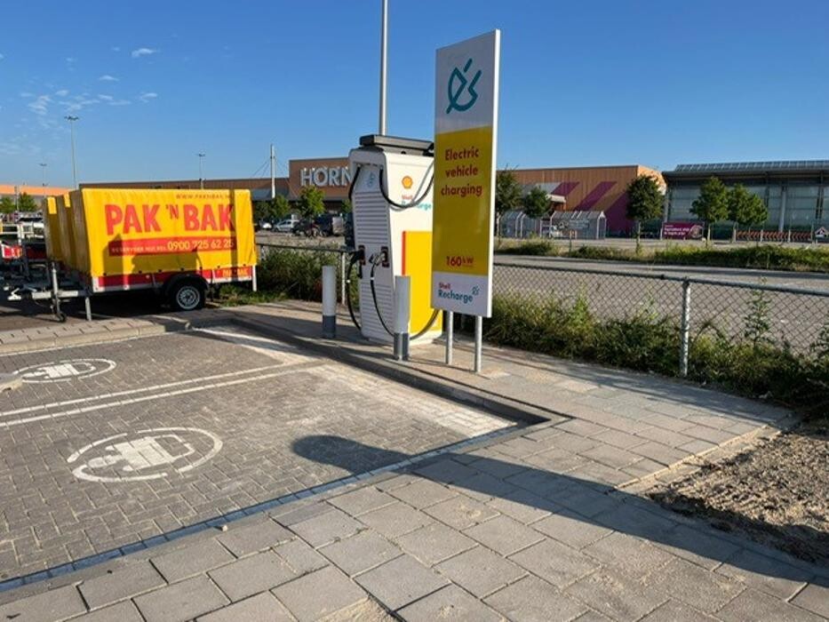 Foto's Shell Recharge Charging Station