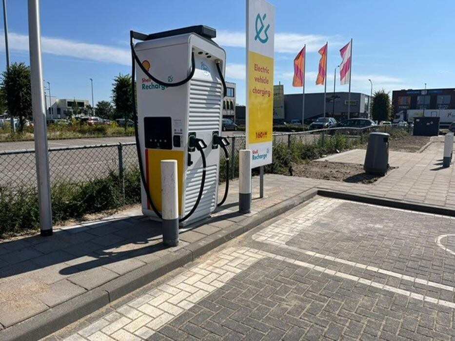 Foto's Shell Recharge Charging Station