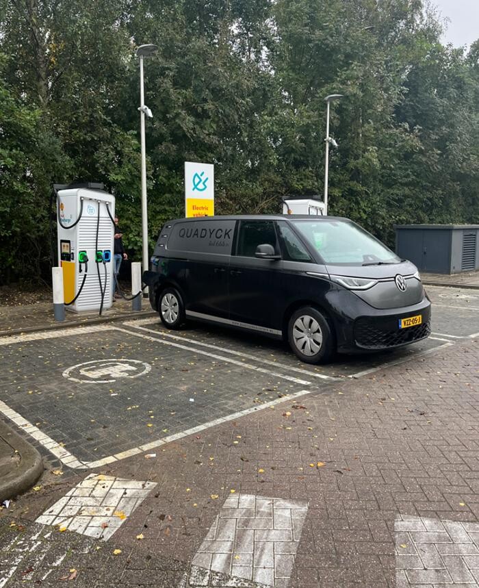 Foto's Shell Recharge Charging Station