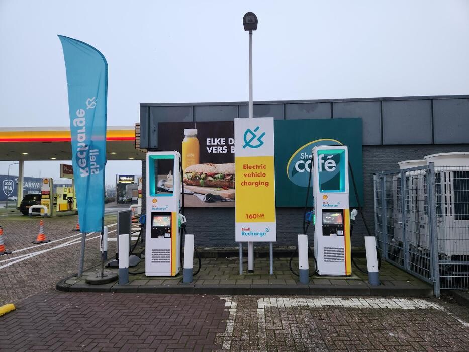 Foto's Shell Recharge Charging Station