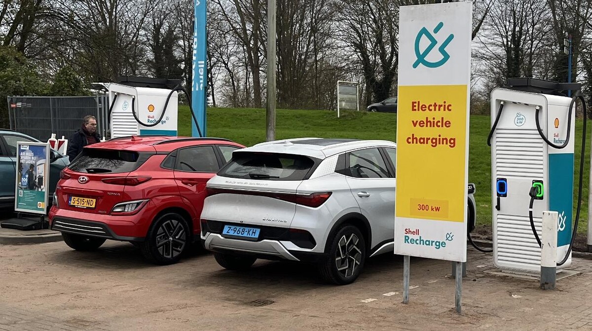 Foto's Shell Recharge Charging Station