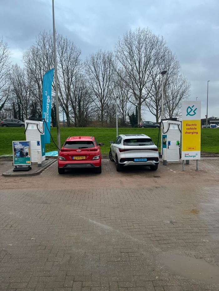 Foto's Shell Recharge Charging Station