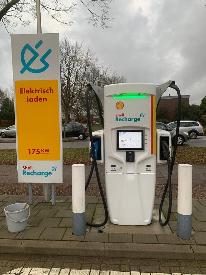 Foto's Shell Recharge Charging Station