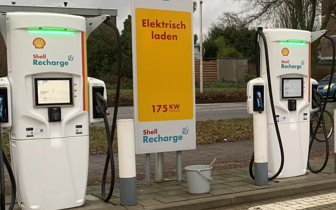 Foto's Shell Recharge Charging Station