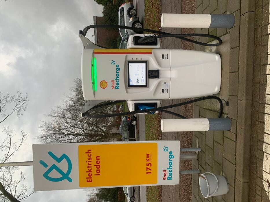 Foto's Shell Recharge Charging Station