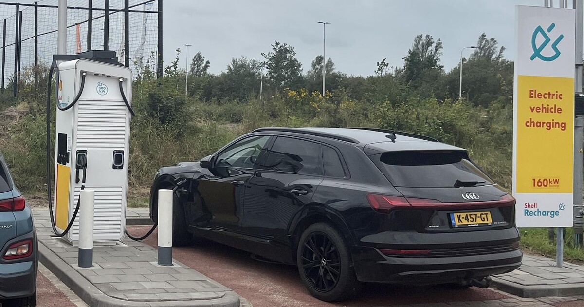 Foto's Shell Recharge Charging Station