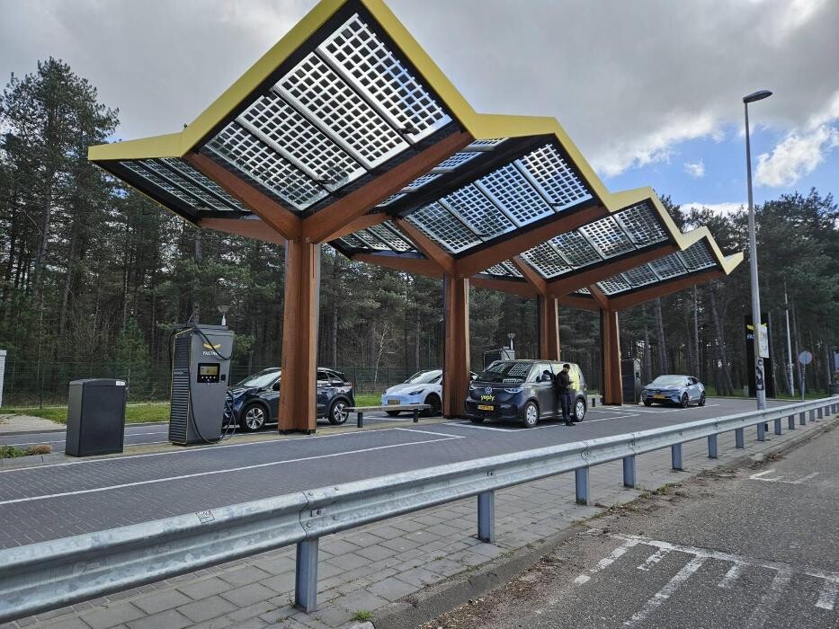 Foto's Fastned Charging Station