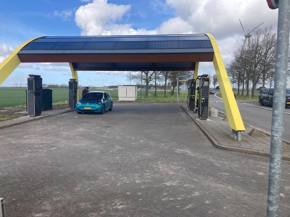 Foto's Fastned Charging Station
