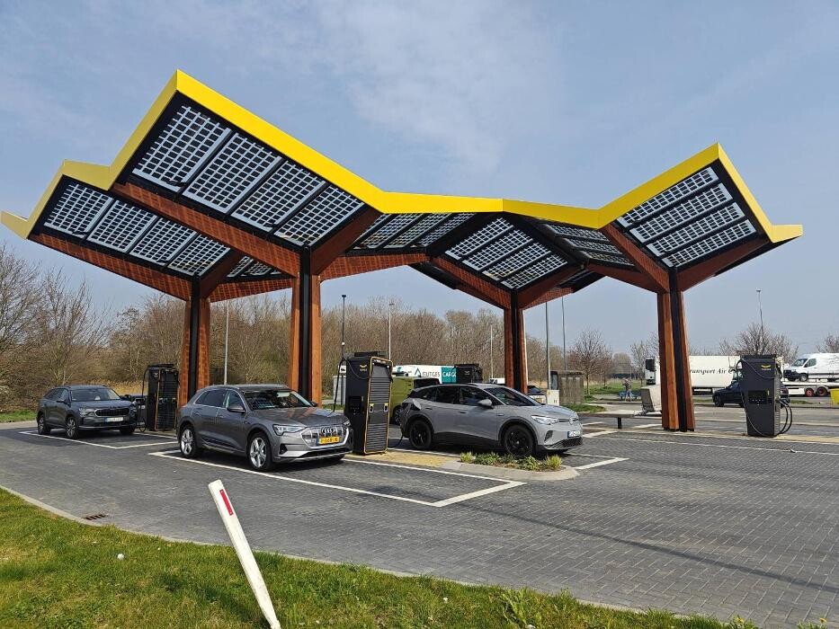 Foto's Fastned Charging Station