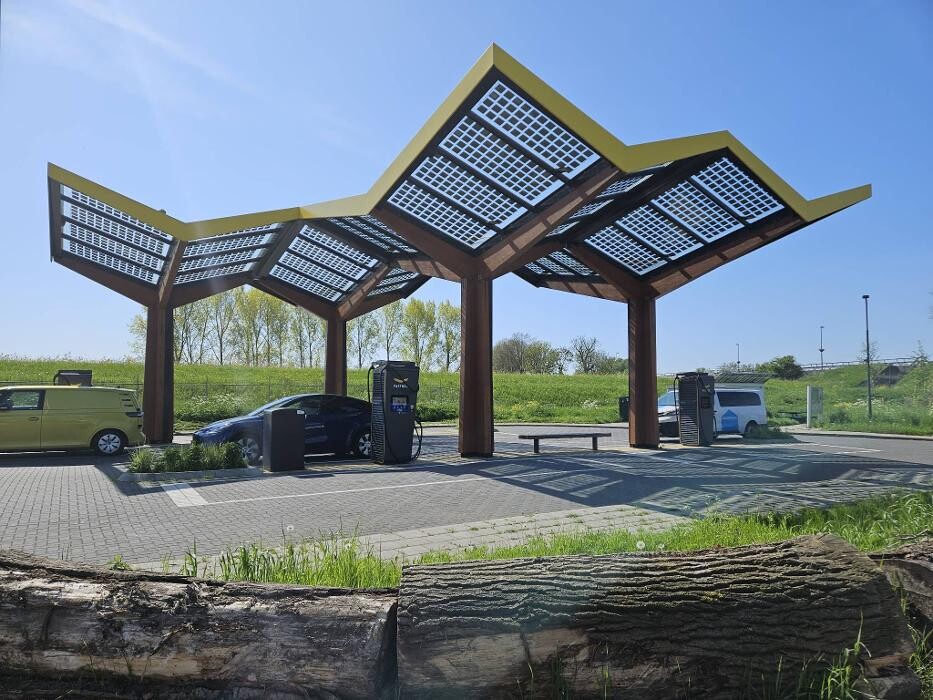 Foto's Fastned Charging Station