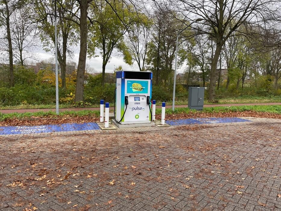 Foto's bp pulse laadstation
