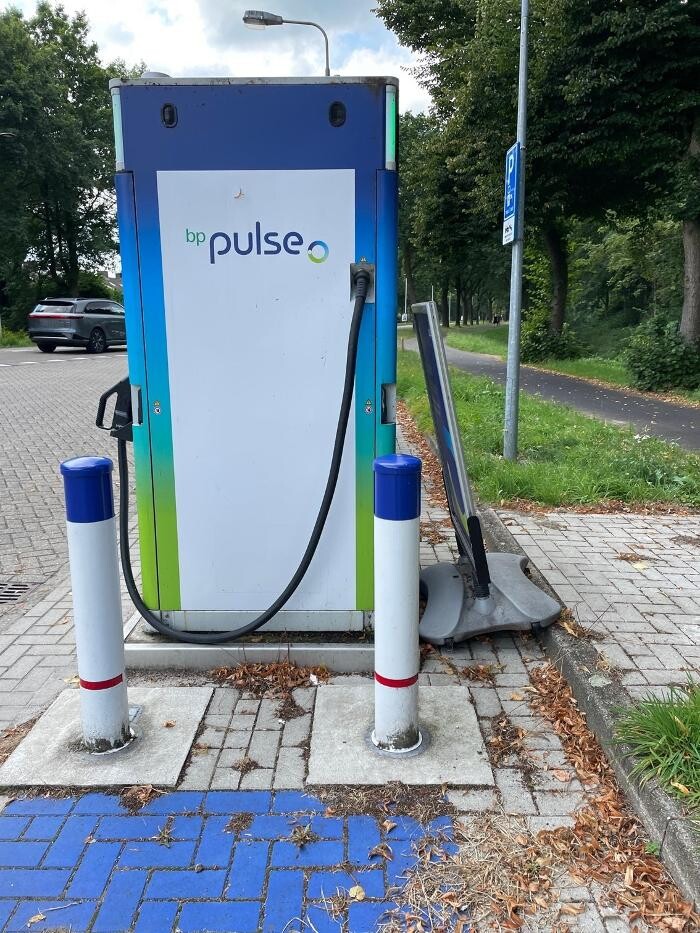 Foto's bp pulse laadstation