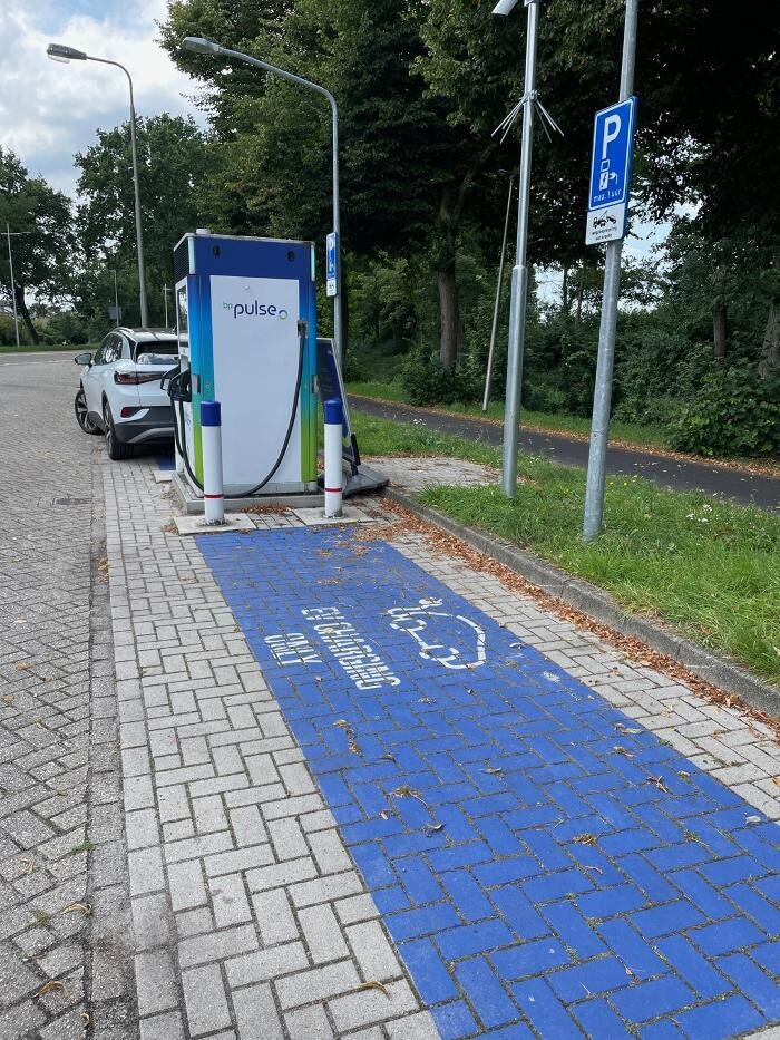 Foto's bp pulse laadstation
