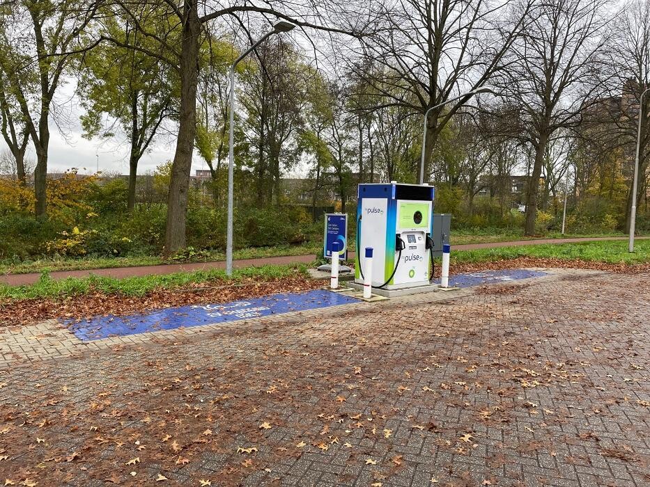 Foto's bp pulse laadstation