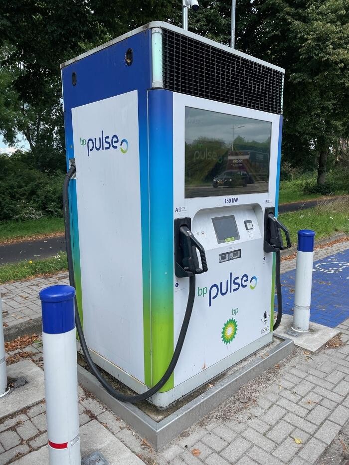 Foto's bp pulse laadstation