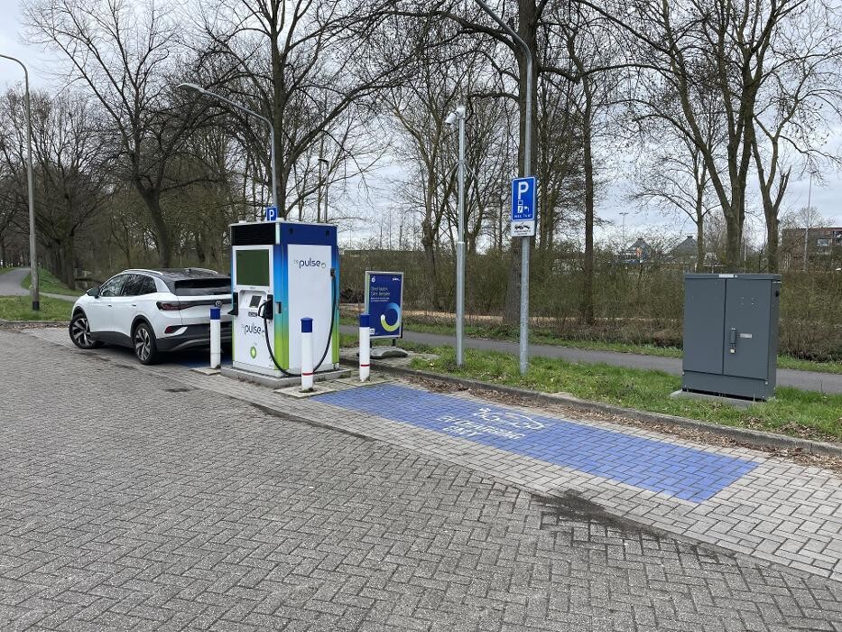 Foto's bp pulse laadstation