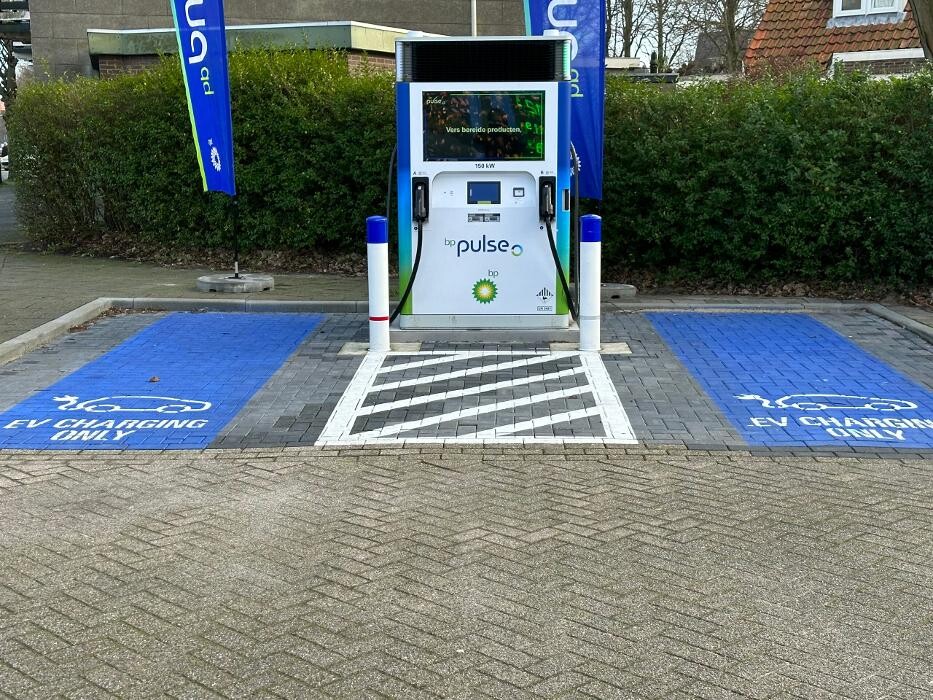 Foto's bp pulse laadstation
