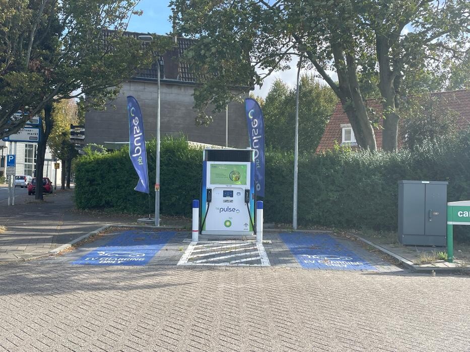 Foto's bp pulse laadstation