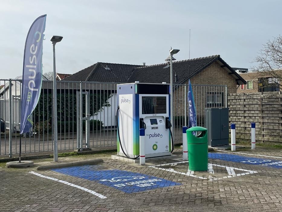Foto's bp pulse Charging Station