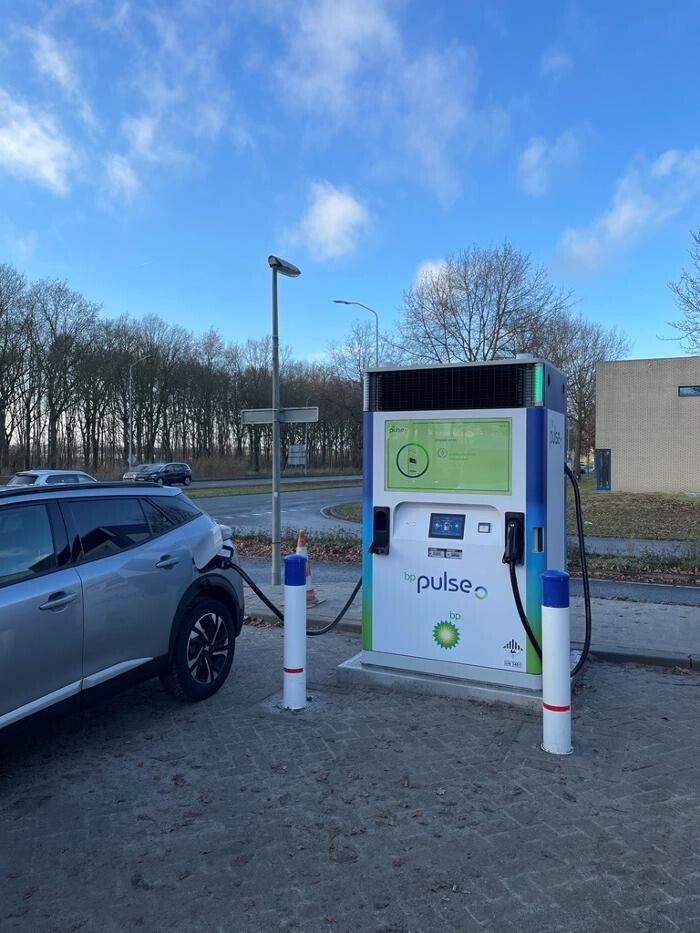 Foto's bp pulse laadstation