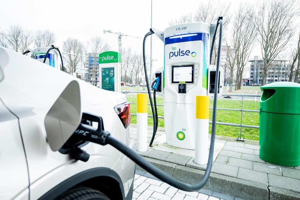 Foto's bp pulse laadstation