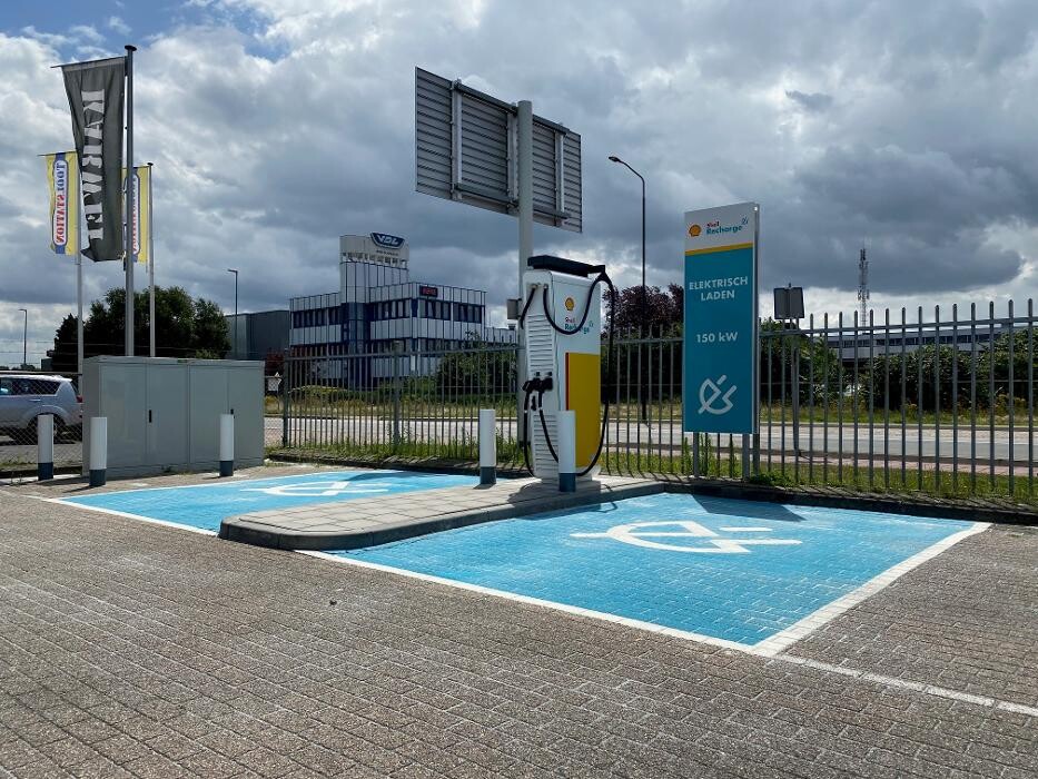 Foto's Shell Recharge Charging Station