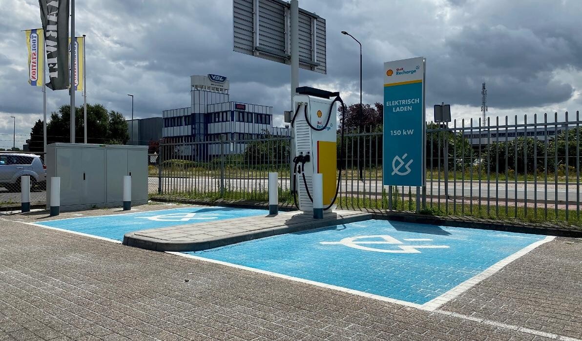 Foto's Shell Recharge Charging Station