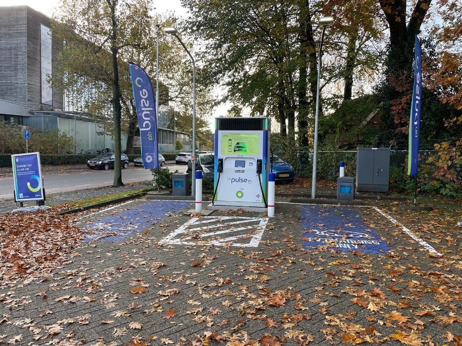 Foto's bp pulse laadstation