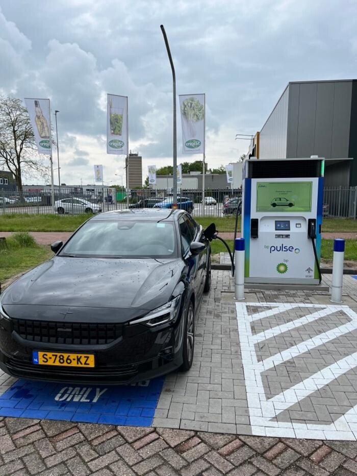 Foto's bp pulse laadstation