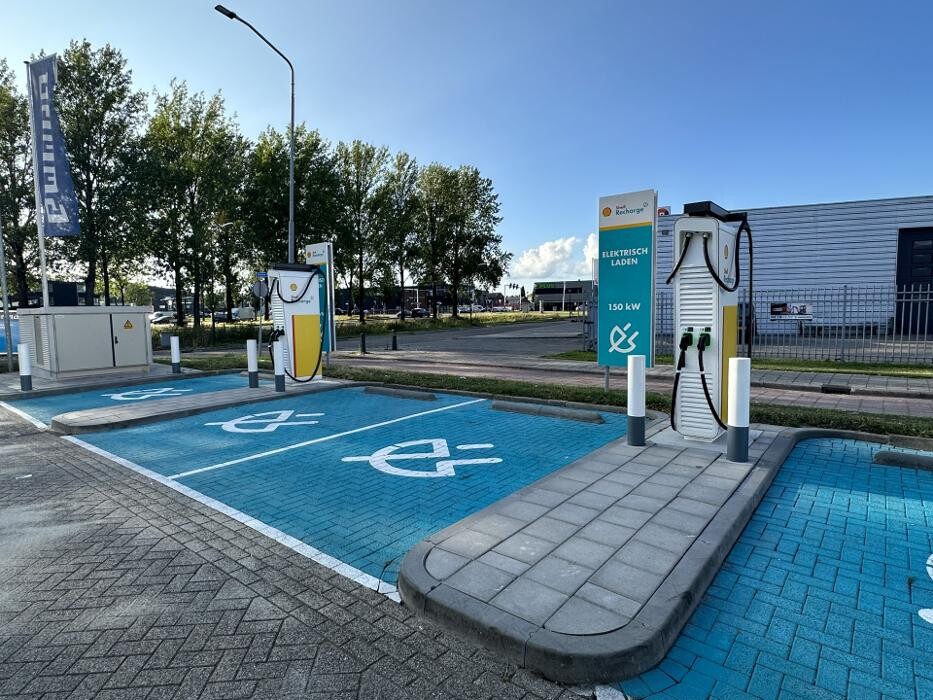 Foto's Shell Recharge Charging Station