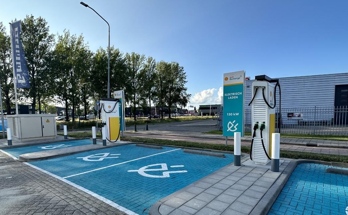 Foto's Shell Recharge Charging Station