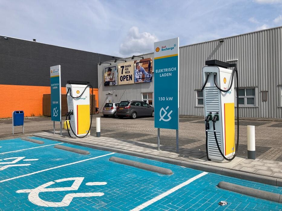 Foto's Shell Recharge Charging Station