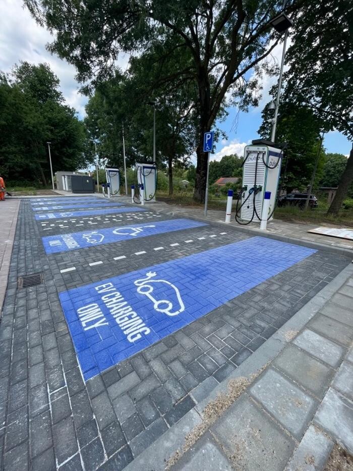 Foto's bp pulse laadstation