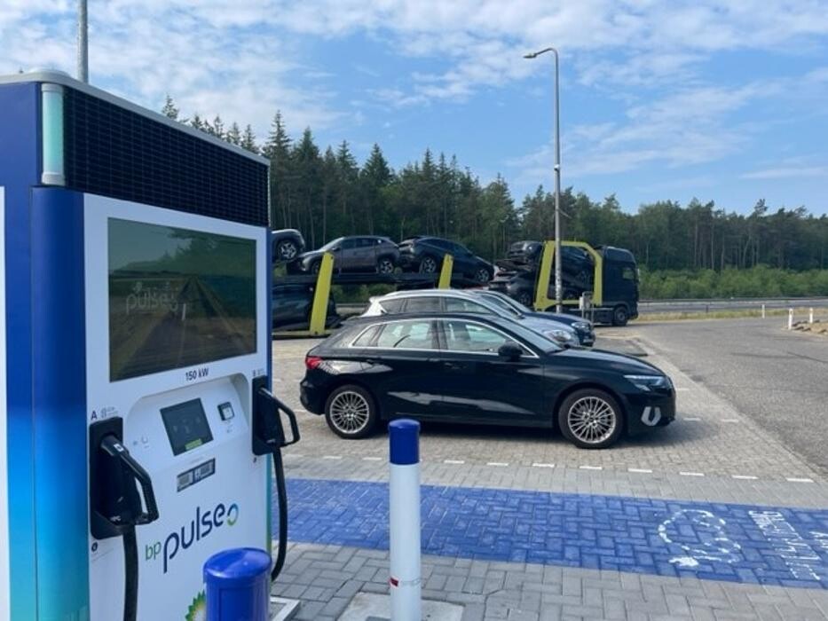 Foto's bp pulse laadstation