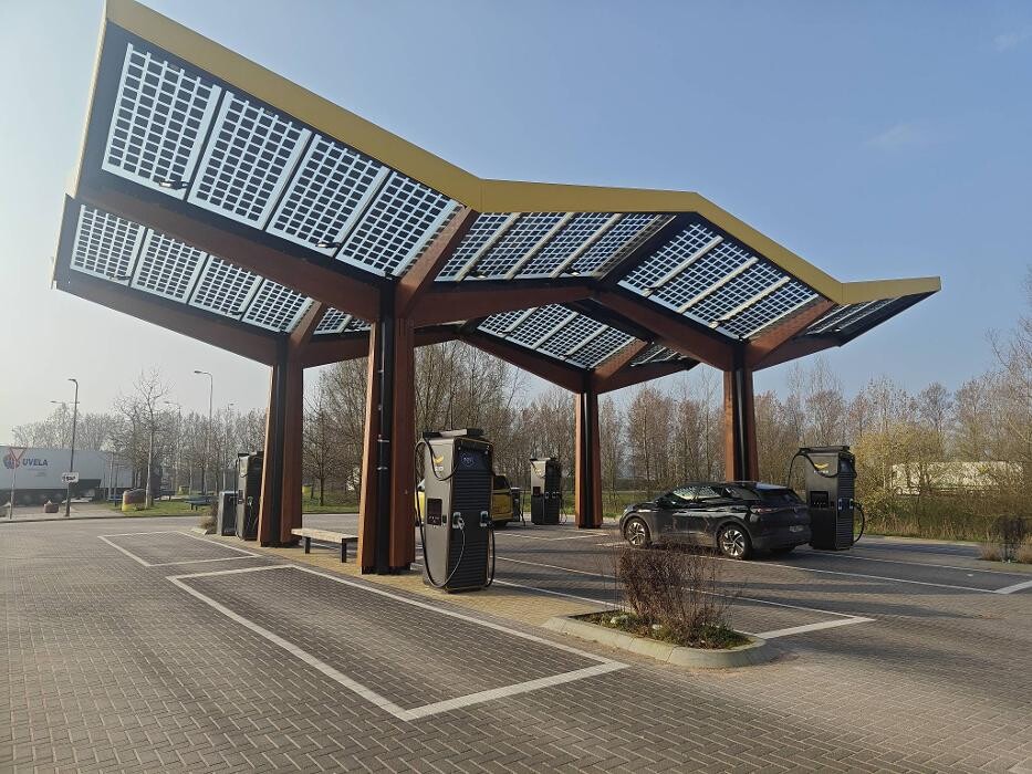 Foto's Fastned Charging Station