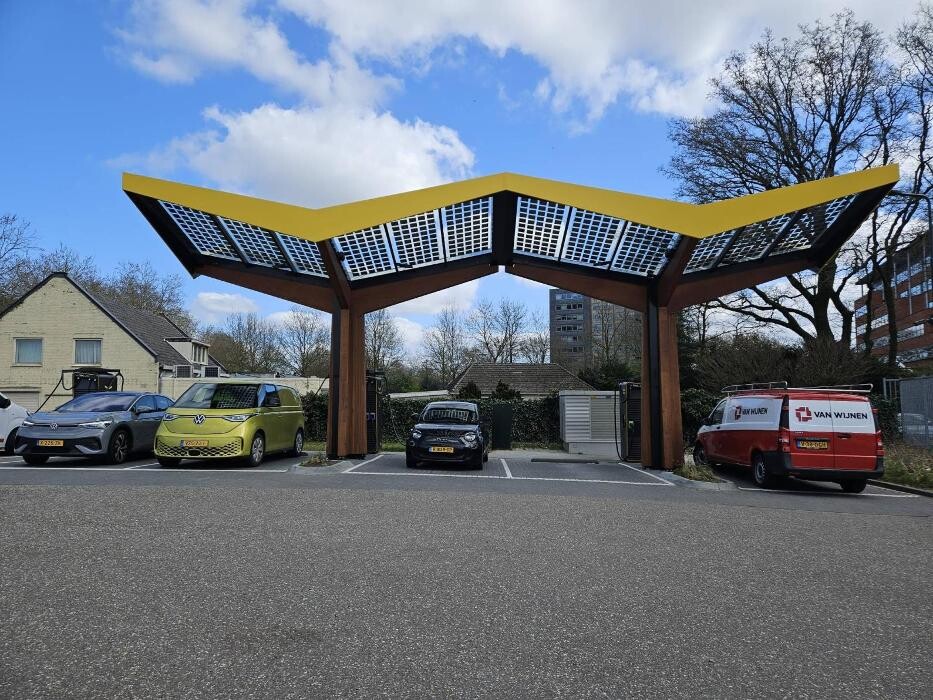 Foto's Fastned Charging Station