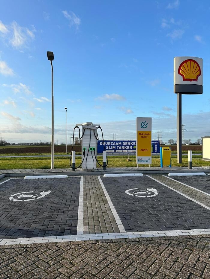 Foto's Shell Recharge Charging Station