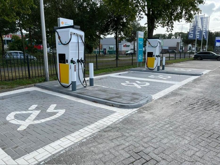 Foto's Shell Recharge Charging Station