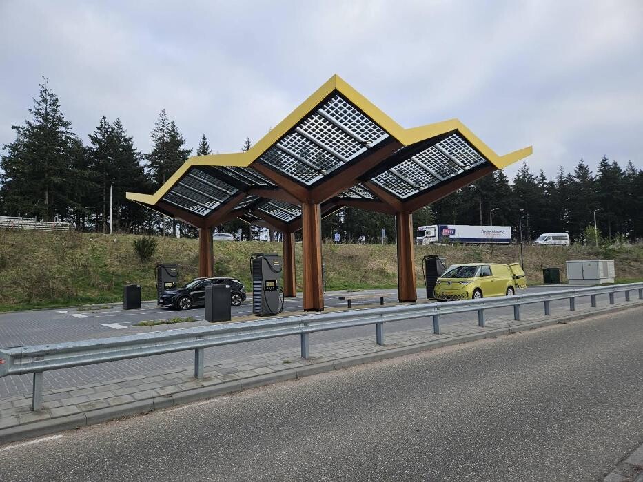 Foto's Fastned Charging Station
