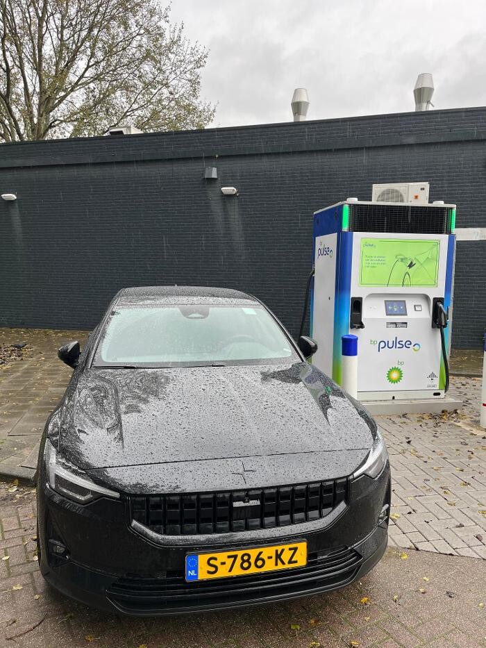Foto's bp pulse laadstation