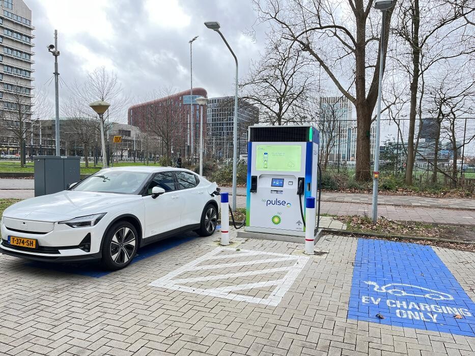 Foto's bp pulse laadstation