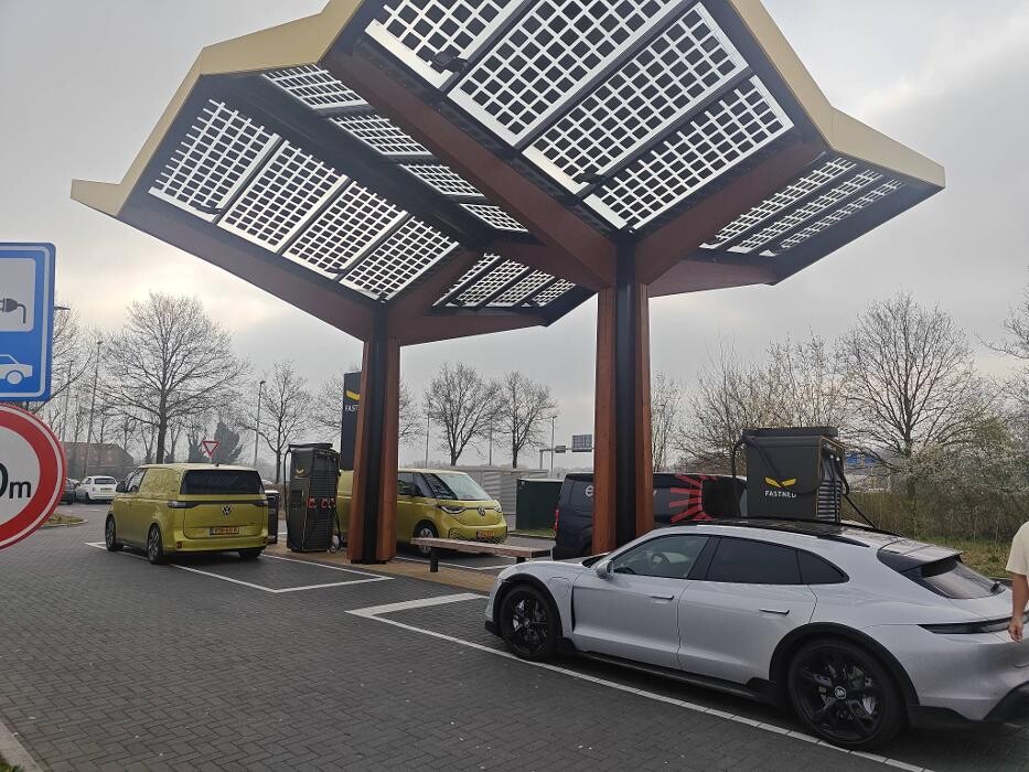 Foto's Fastned Charging Station