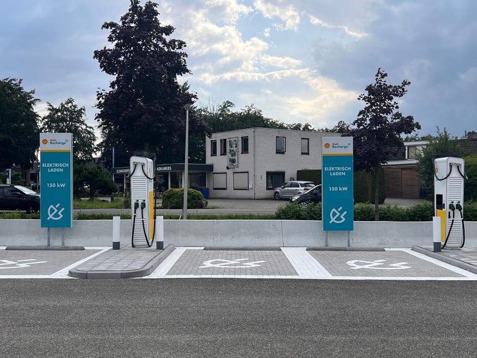Foto's Shell Recharge Charging Station