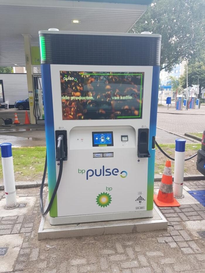 Foto's bp pulse laadstation
